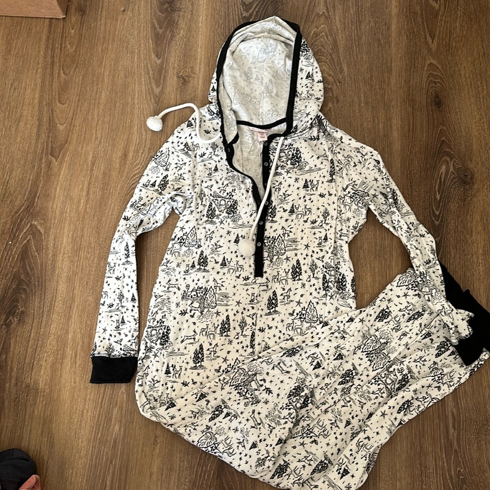 Victoria Secret Thermal Fireside hooded onsie XL